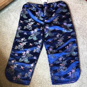 Silky Oriental  Cropped Pants
